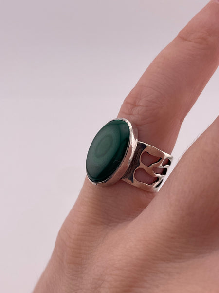size 5.5 sterling silver malachite cut-out design band ring