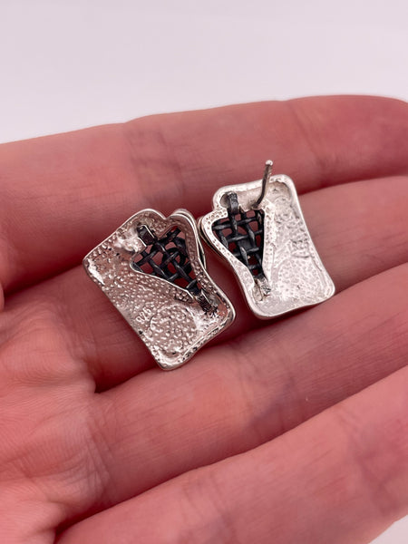 rhodium plated sterling silver stoneless funky swirl spiral rectangle post earrings