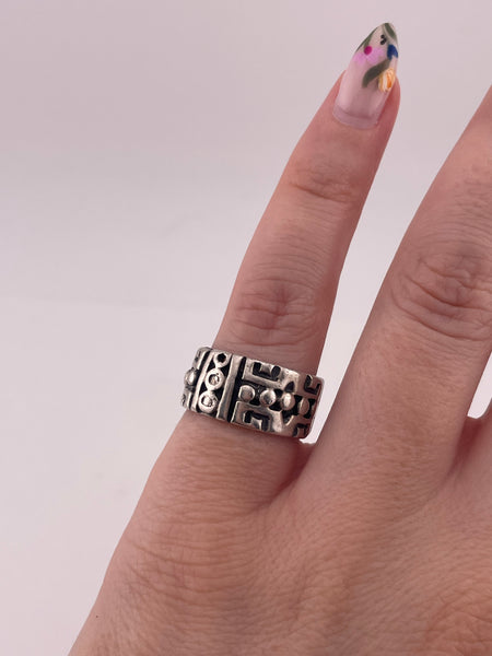 size 4.75 sterling silver stoneless textured design band ring