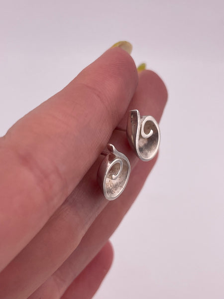 sterling silver small stoneless swirl post earrings