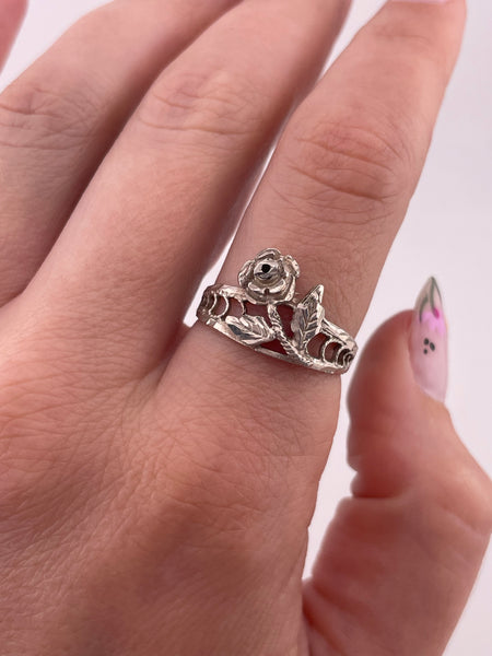 size 8 sterling silver rose ring