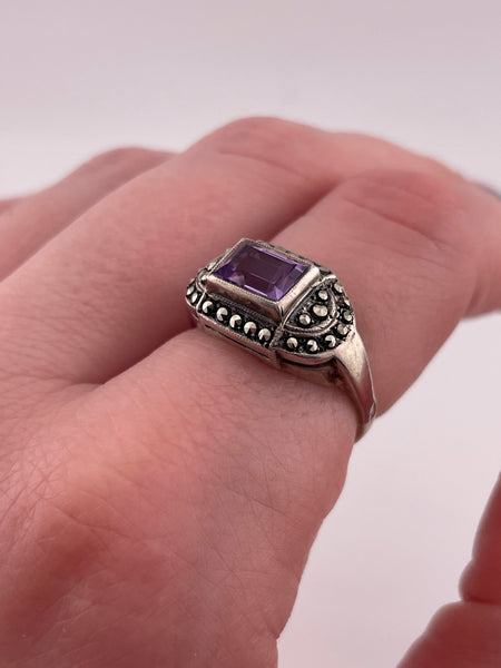 size 7.5 sterling silver faceted amethyst ring ***Missing 1 Marcasite***