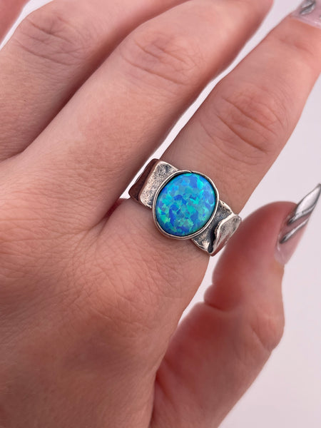 size 7.75 sterling silver opal simulant textured band ring