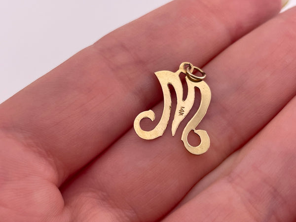 14k yellow gold initial letter 'M' pendant