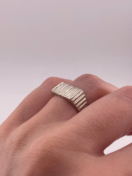 size 7 sterling silver stoneless textured rectangle ridge ring