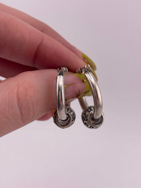 rhodium plated sterling silver 7/8" hoops w/ spinning enhancers earrings