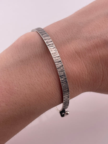 sterling silver stoneless textured bangle bracelet