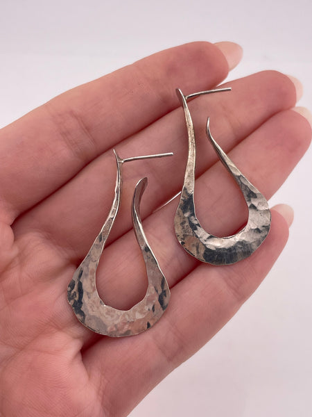 sterling silver hammered stoneless post earrings