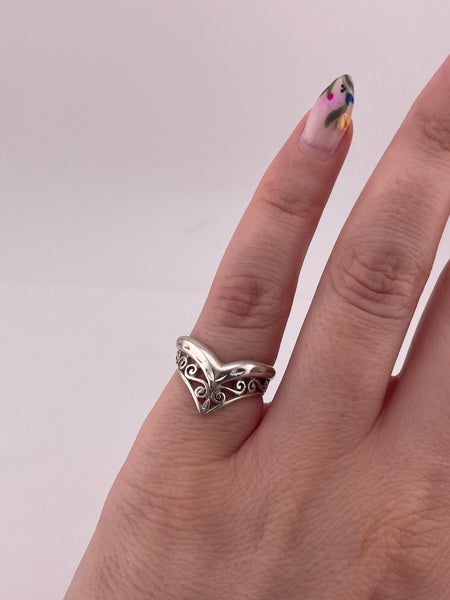 size 4.25 sterling silver stoneless V drop cut-out swirl ring **AS IS**