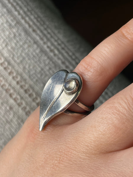 size 5.5 sterling silver rainbow moonstone leaf ring
