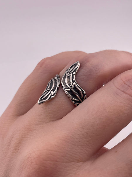 size 6.25 sterling silver stoneless Mexican bypass leaf ring
