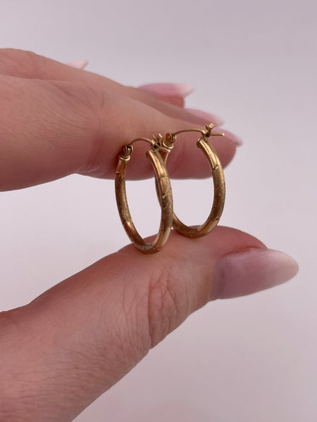 14k yellow gold etched 3/4" hoop earrings