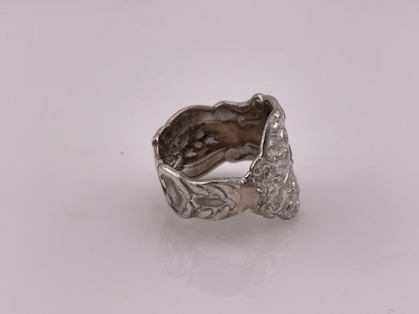 size 7.75 sterling silver faceted green topaz(?) spoon ring