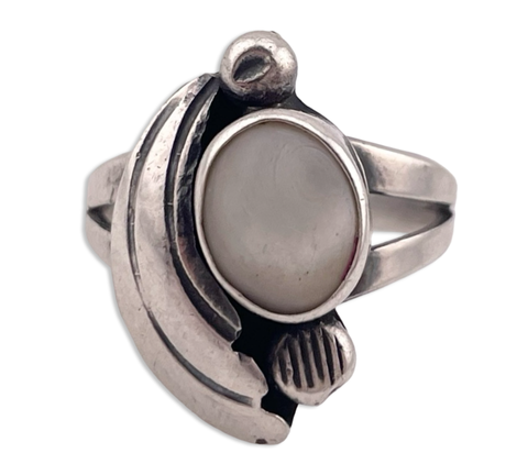 size 7.75 sterling silver mother of pearl ring