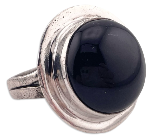 size 7.5 sterling silver round black agate ring