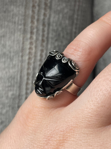 size 5.5 sterling silver onyx carved mask face ring ***AS IS***