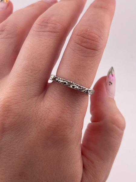 size 8 sterling silver stoneless textured raised profile bar ring