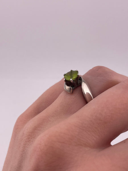 size 6 sterling silver faceted peridot ring