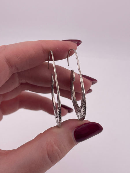 sterling silver stoneless etched threader earrings