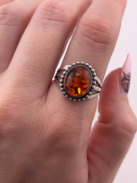 size 8.75 sterling silver oval amber dot border ring