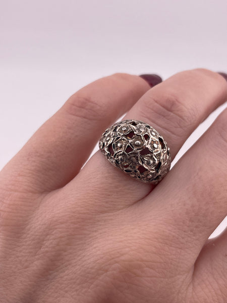size 7 sterling silver domed flower cut-out ring