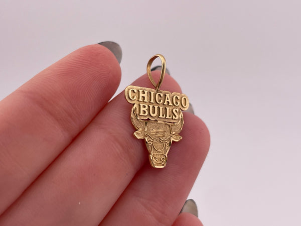 14k gold Chicago Bulls charm pendant