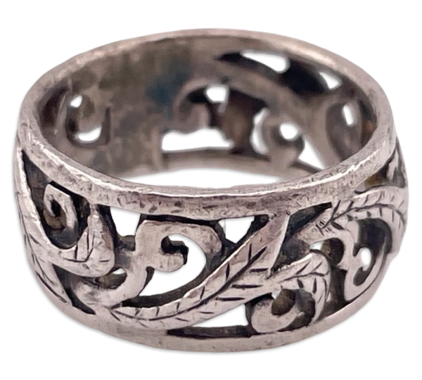 size 6.5 sterling silver scroll cut-out design band ring