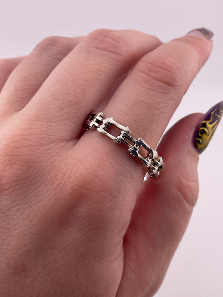 size 14.25 sterling silver stoneless bike chain band ring