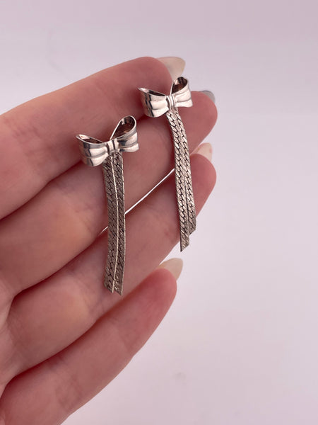 sterling silver bow herringbone chain stoneless post dangle earrings