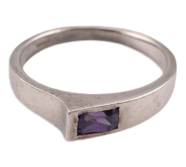 size 8 sterling silver faceted purple glass ring