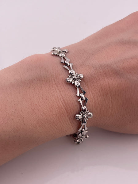 sterling silver W.E. Richards stoneless flower link bracelet