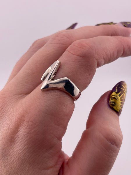 size 7.75 sterling silver stoneless zig zag ring