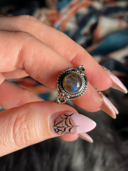 size 8.75 sterling silver round labradorite rope design ring