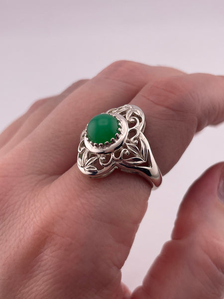 size 7 sterling silver scroll cut-out chrysoprase ring