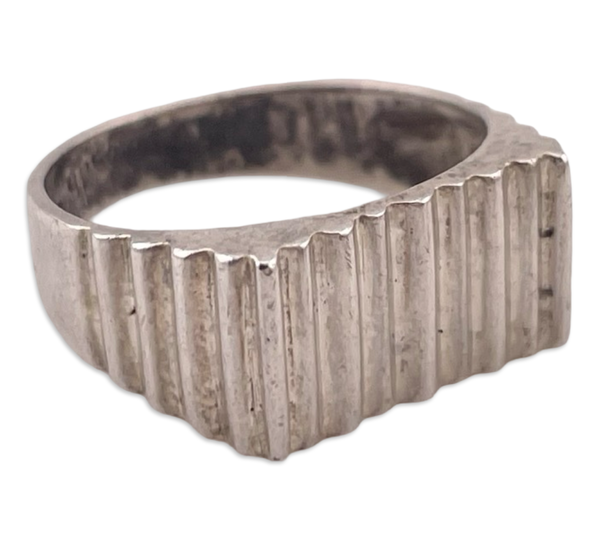 size 7 sterling silver stoneless textured rectangle ridge ring