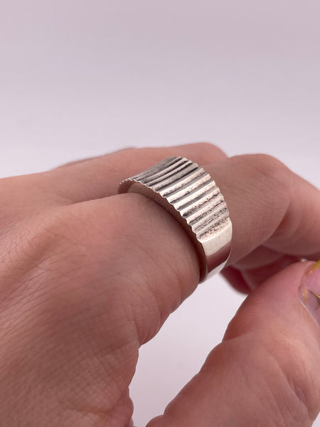 size 9 sterling silver stoneless bumpy ring