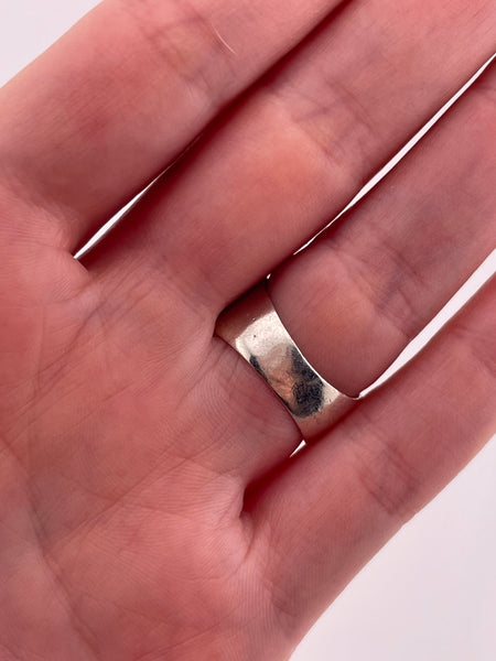 size 7 sterling silver stoneless cut-out design ring