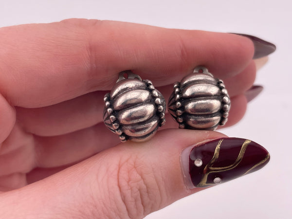 sterling silver stoneless ribbed clip-on earrings