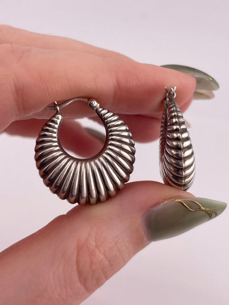 sterling silver 7/8" puffy scalloped hoop earrings