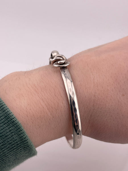 sterling silver 7 1/2" stoneless hammered knot bangle bracelet
