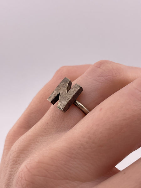 size 5.5 sterling silver 'N' letter initial ring