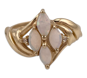 size 7.25 14k yellow gold opal & diamond ring