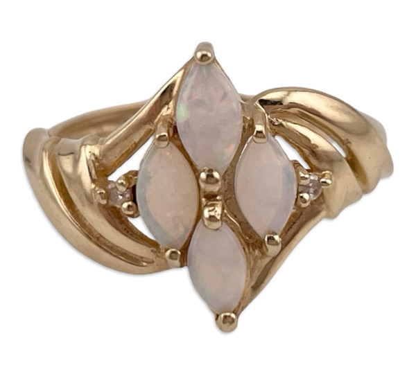 size 7.25 14k yellow gold opal & diamond ring