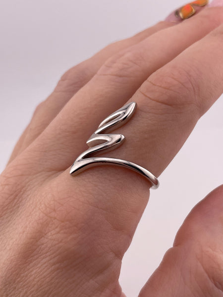 size 9 sterling silver rhodium plated zig zag ring