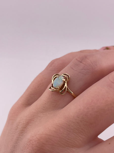 size 7 14k yellow gold opal ring