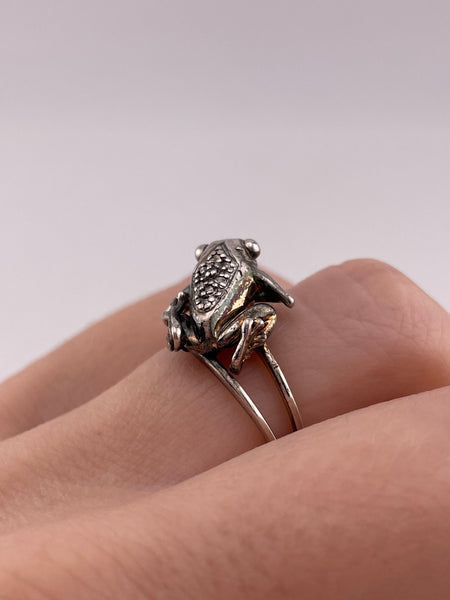 size 7 sterling silver frog ring **AS IS**