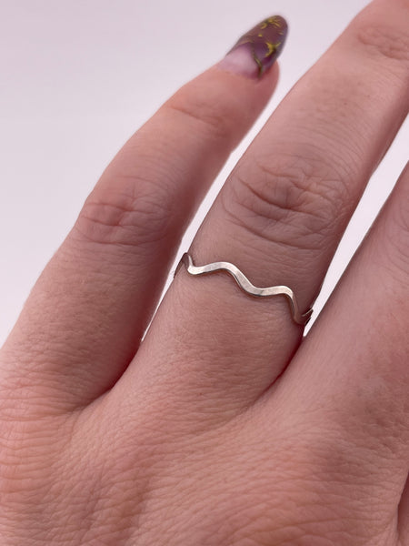 size 7.75 sterling silver squiggle band ring