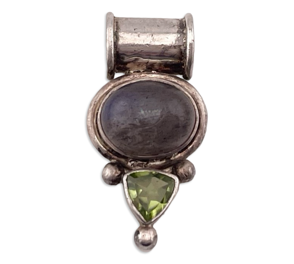 sterling silver labradorite & faceted peridot pendant