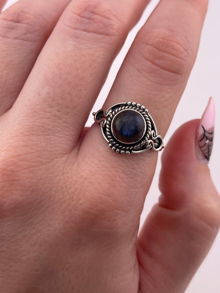 size 8.75 sterling silver round labradorite rope design ring