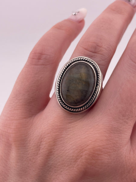 size 7.25 sterling silver oval labradorite rope border ring